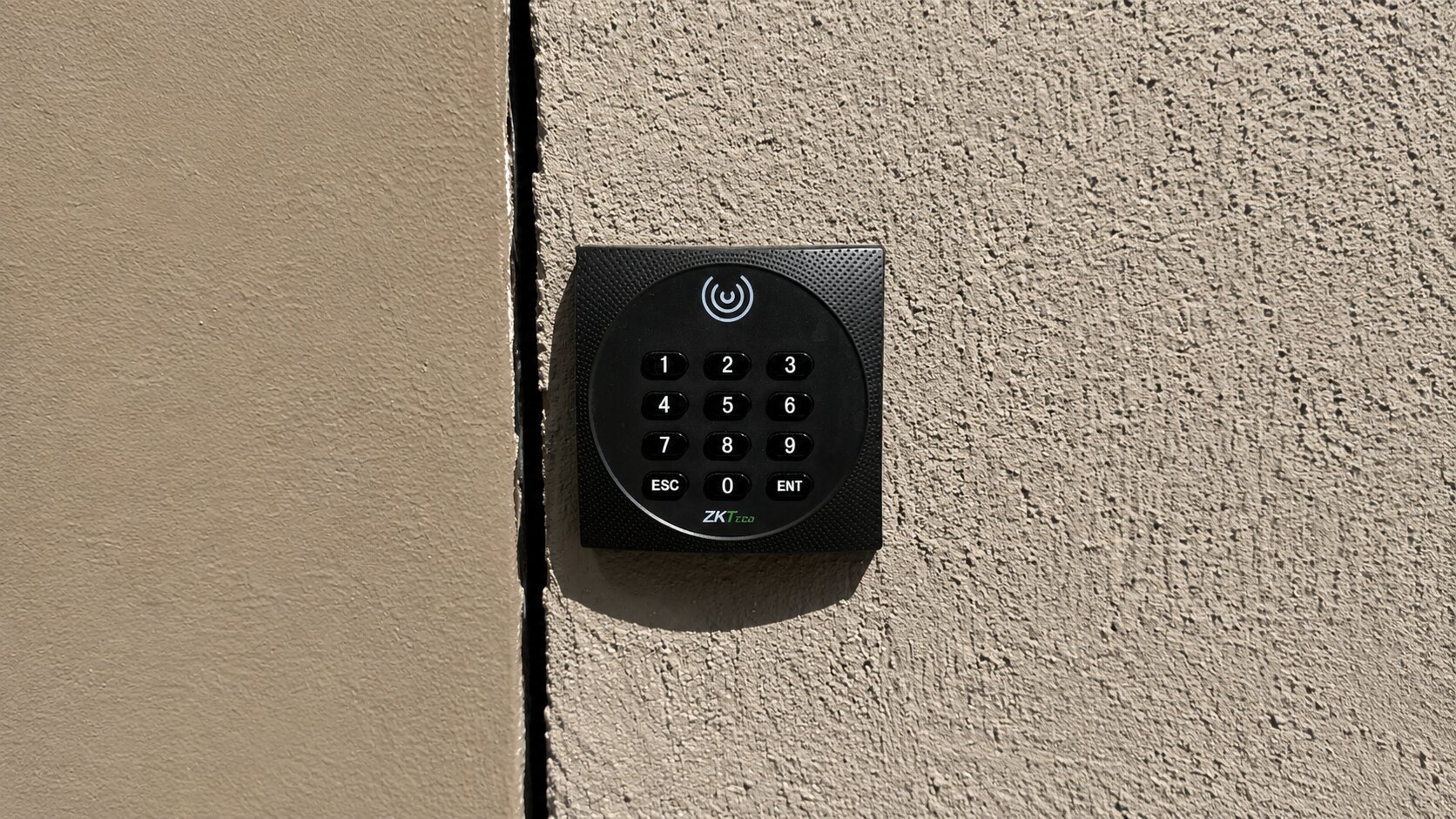 Panel de acceso por código ZKTeco